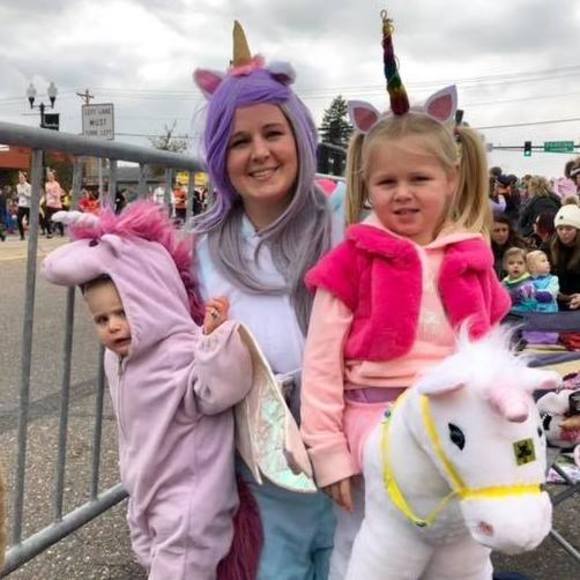 Meet your Posher, Sara - Picture 1 of 1